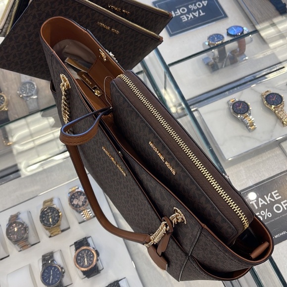 MICHAEL KORS LG X CHAIN SHOULDER TOTE
& Jet St Trvl Lg Travel CONTINENTAL Wallet - Picture 7 of 16